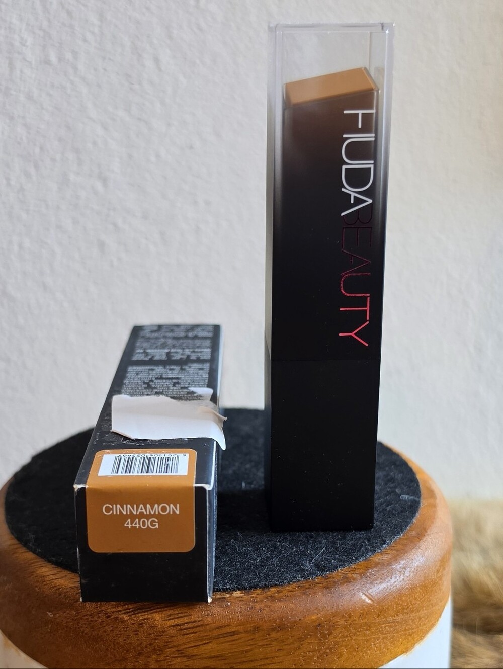 HUDA BEAUTY Fauxfilter Cinnamon Foundation Stick